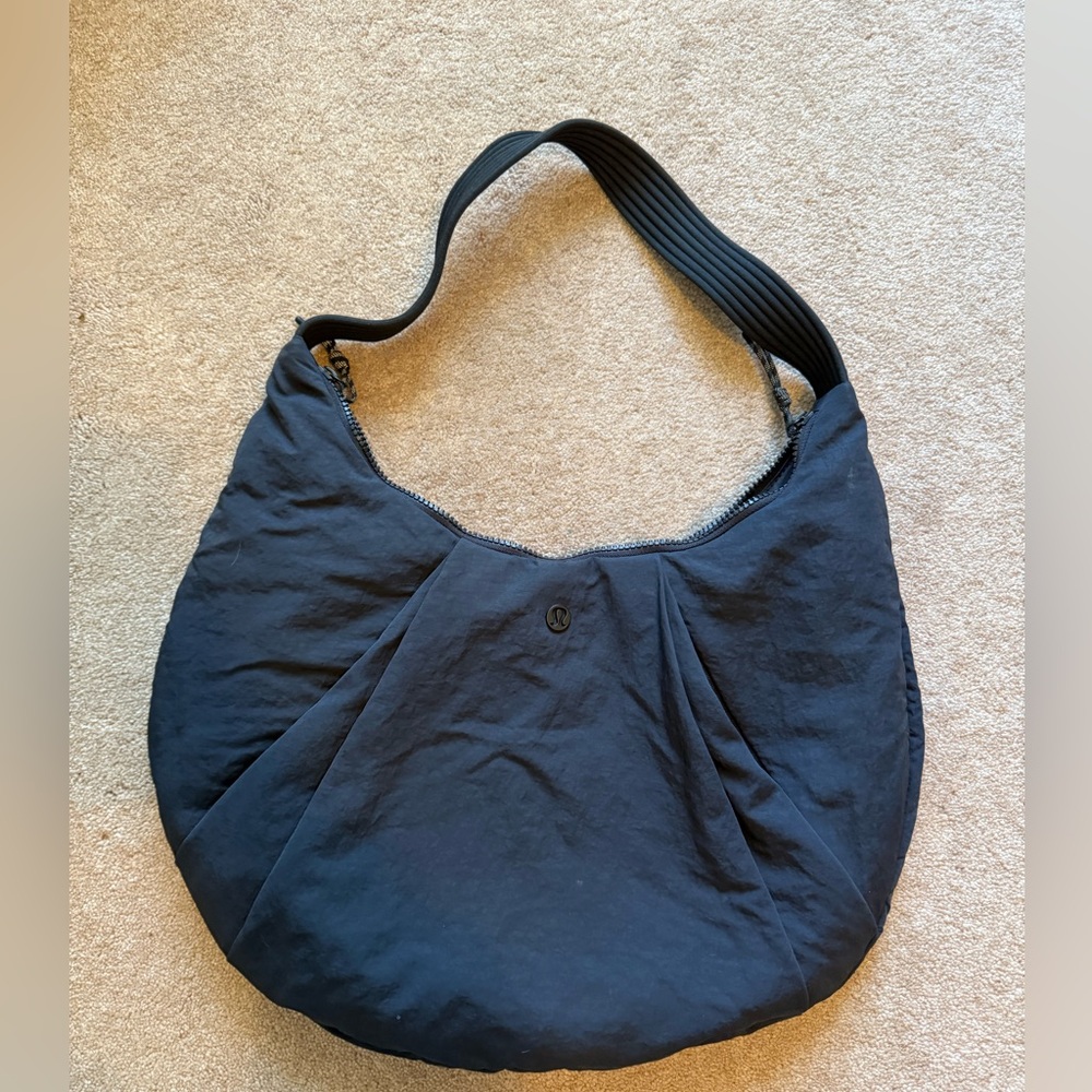 Lululemon Athletica pleated shoulder bag